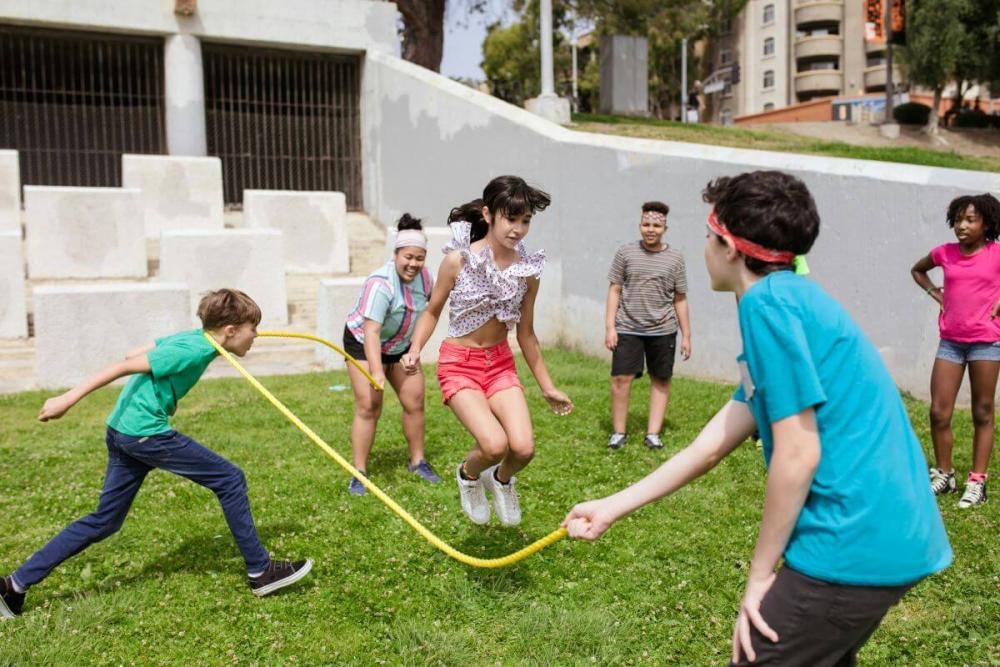 3.⁠ ⁠Activitati copii vacanta de vara -  grup de copii, coarda