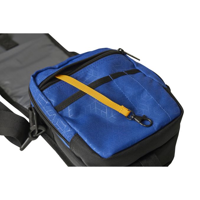 Rucsaci, genti si trolere - Geanta tableta, material 600D HD polyester, negru-bleumarin, Caterpillar Millennial Classic - Ronald