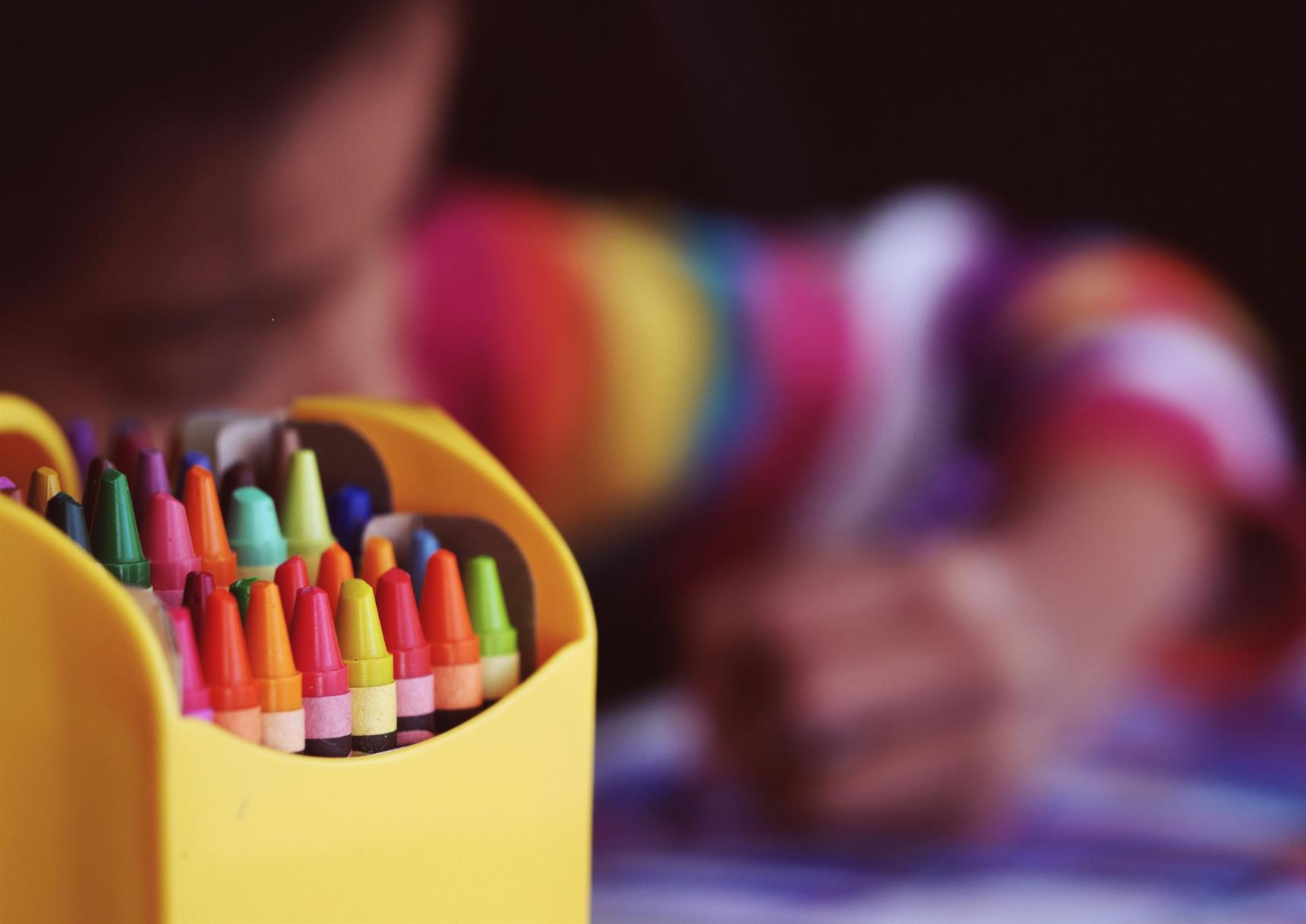1.1. Activități de primăvară de făcut în casă cu copiii - creioane cerate
