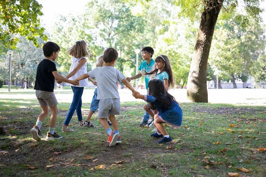 1. Jocuri de grup pentru copii - ce jocuri si activitati pot face copiii in grup sau echipe si cum ajuta la dezvoltarea copilului_Activitati de grup pentru copii, natura