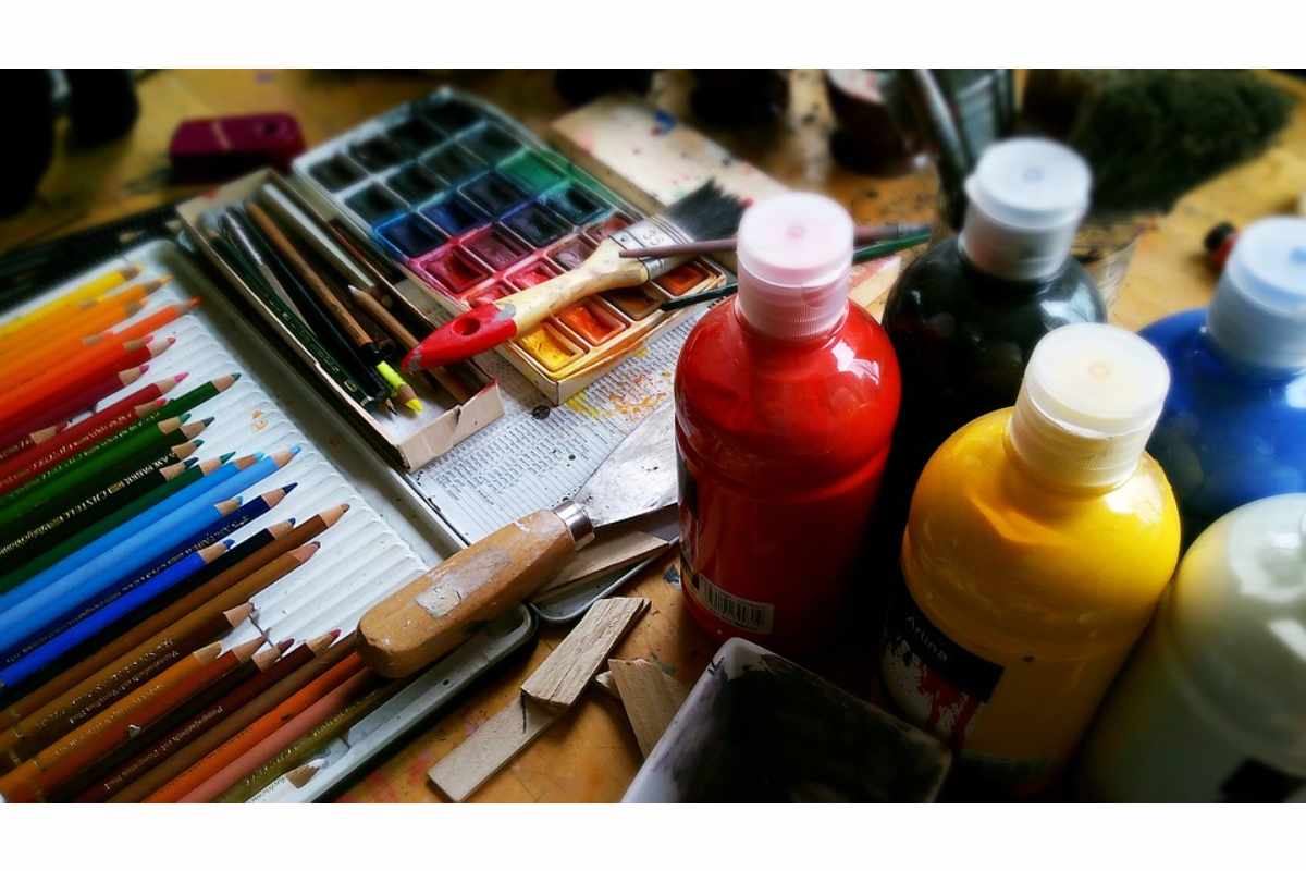 1.3. Combinarea culorilor in pictura, instrumente de pictura, creioane colorate, tempera, acuarele, pensule, culori, Biroticienii.ro