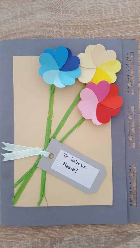 2. Idei de mărțișoare făcute acasă de copii împreună cu părinții și materialele necesare confecționării lor. Mărțișoare handmade. Felicitare cu flori și cu mesajul „te iubesc mama”