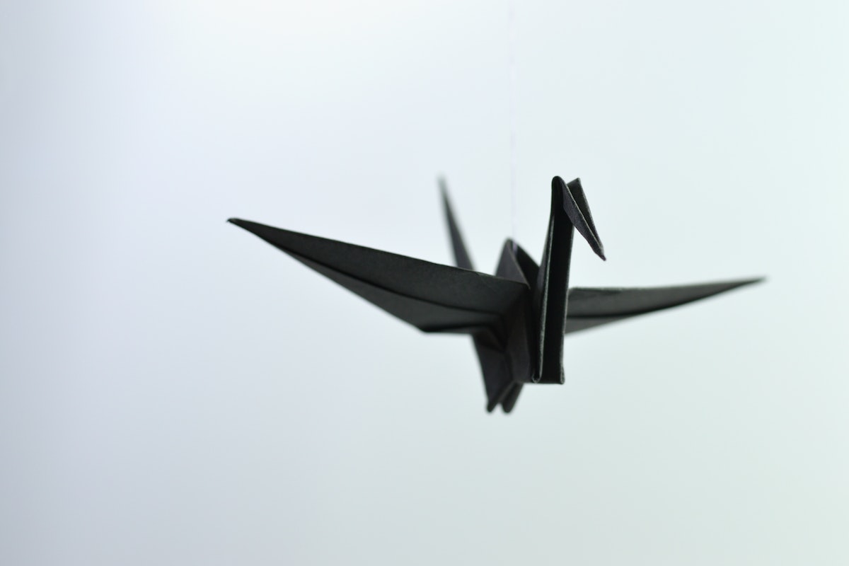 2. Origami din hârtie - Materiale necesare pentru realizarea lucrărilor origami  - pase origami neagra-min